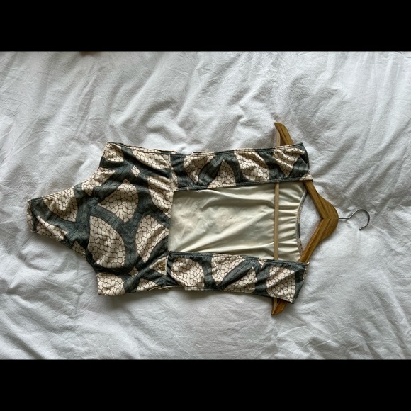 ✨SOLD✨ Agua De Coco Brazil designer one piece bathing suit MSRP $675 - Picture 6 of 8